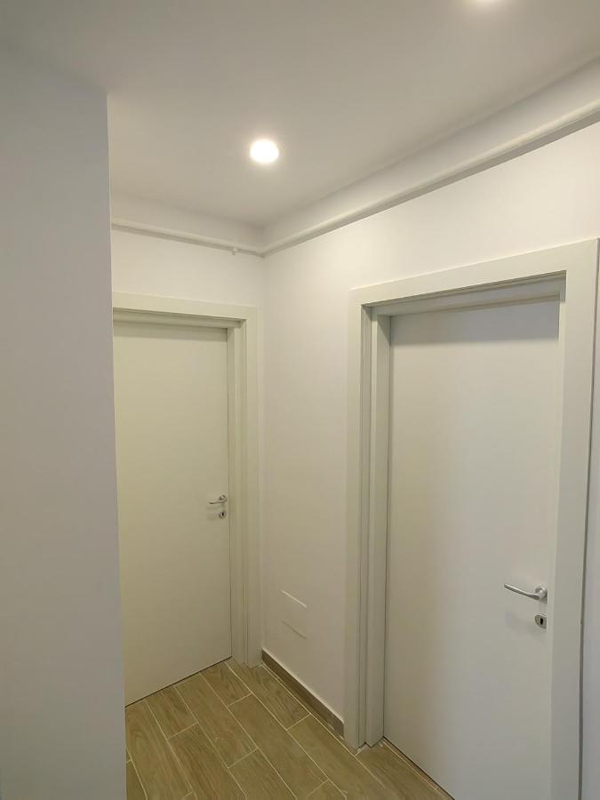 Militari Luxury Flat Apartment Rosu Bagian luar foto